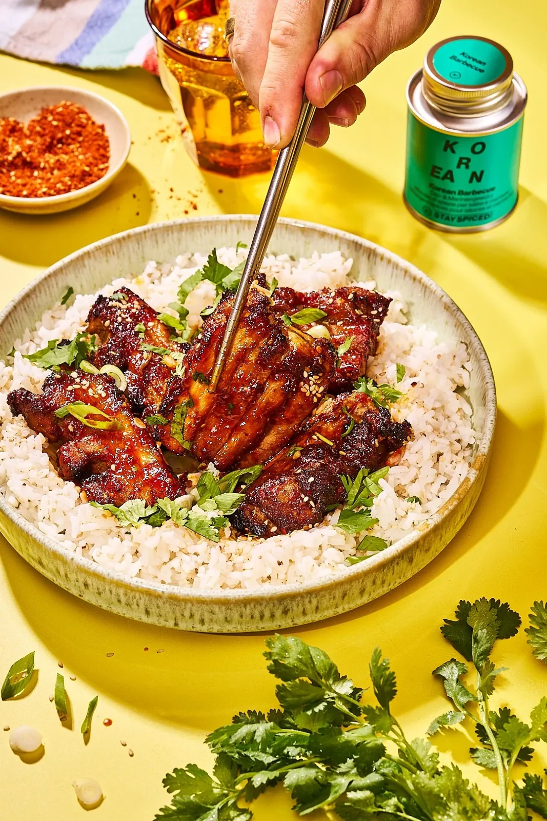 Glasierter koreanischer Schweinebauch auf Reis