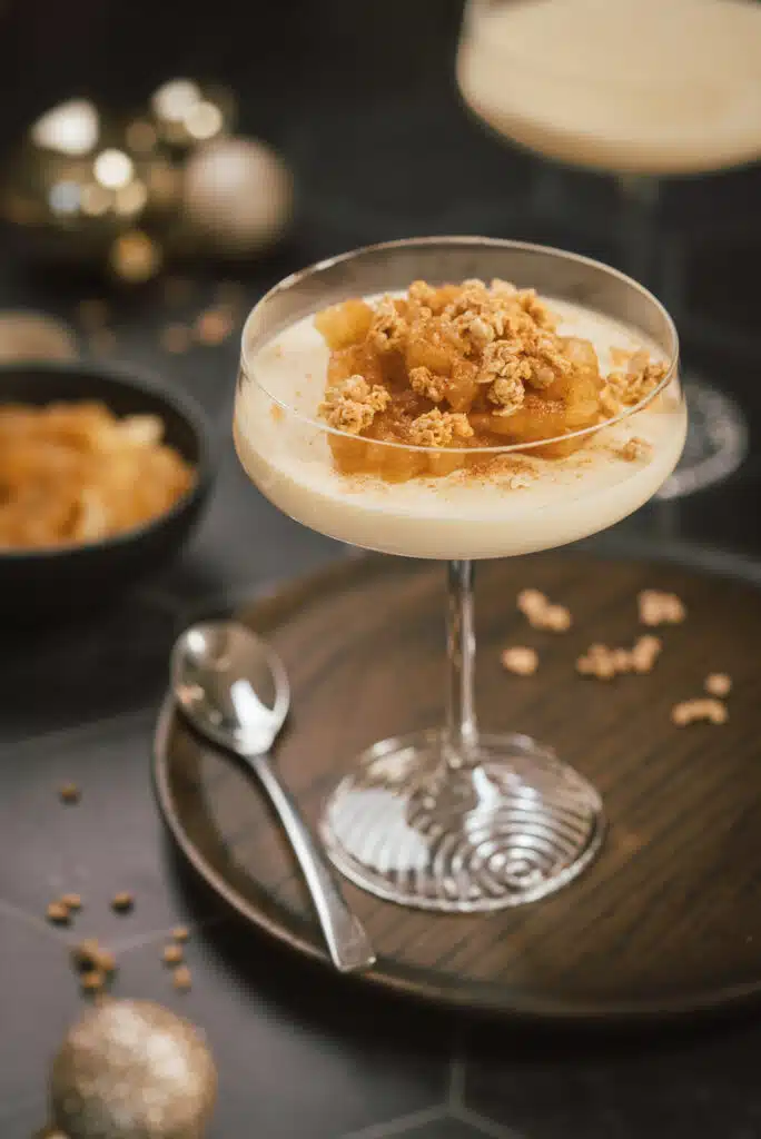 Apfel-Zimt-Panna-Cotta in einer Sektschale