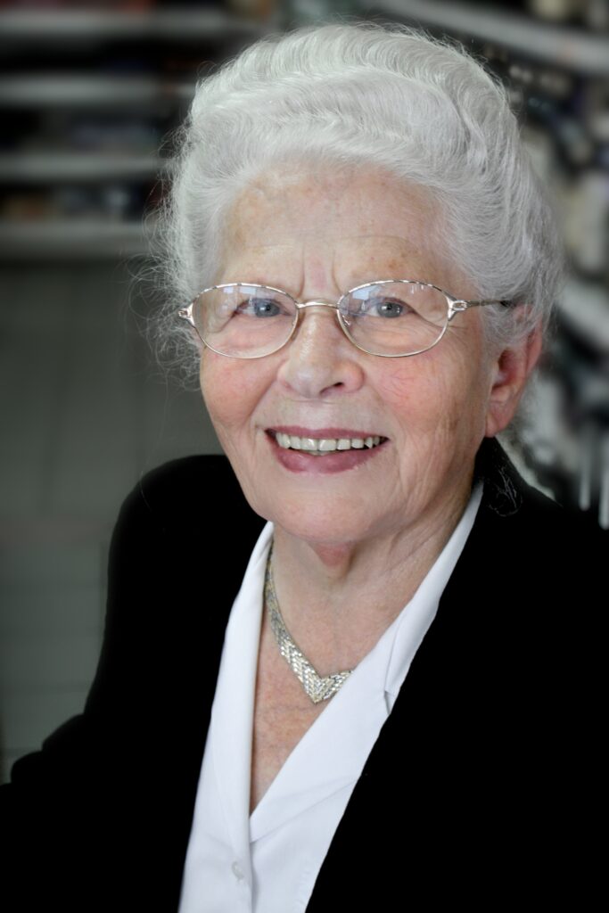 omalore_portrait oma lore kreativ vorbild